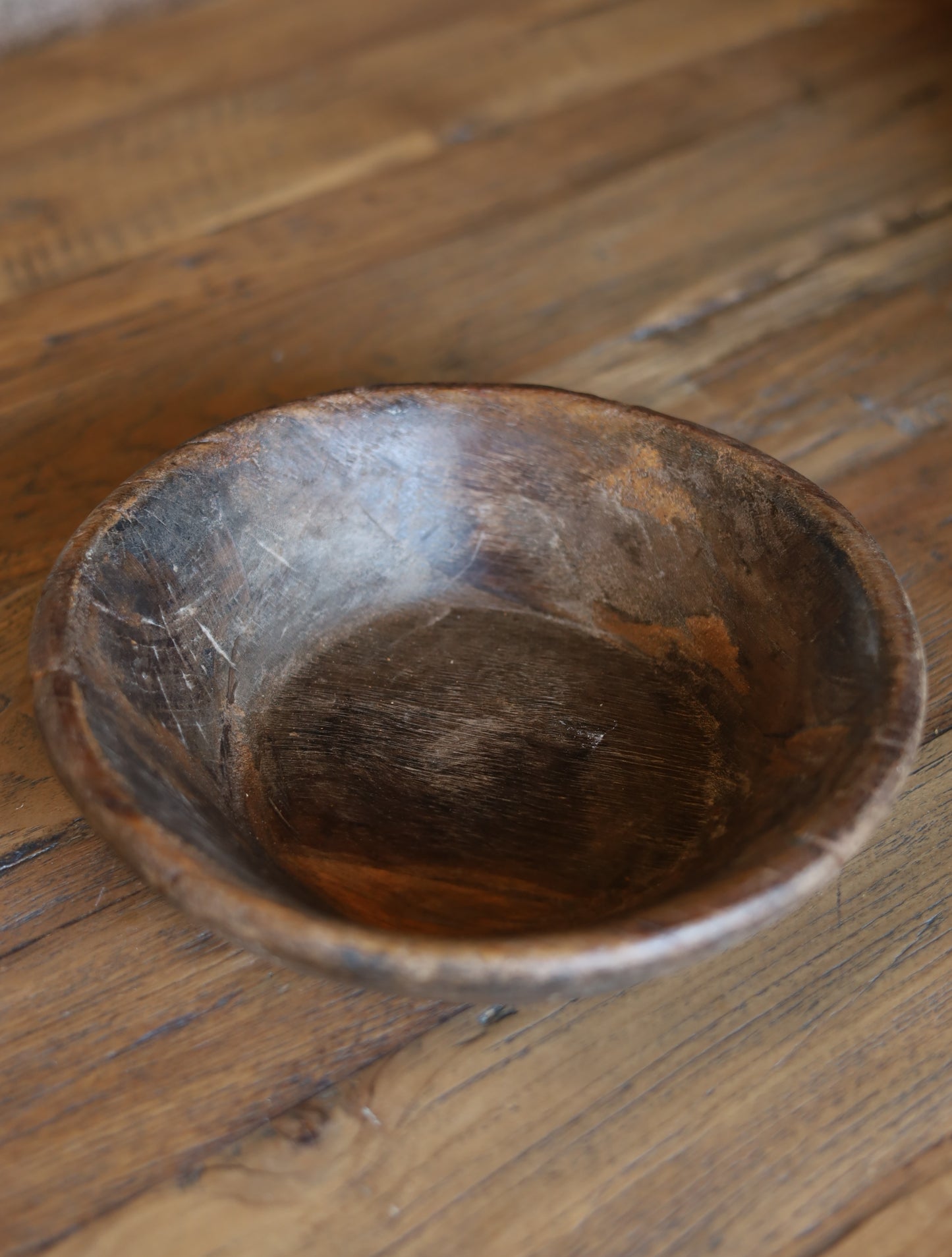 Oude houten ronde schaal
