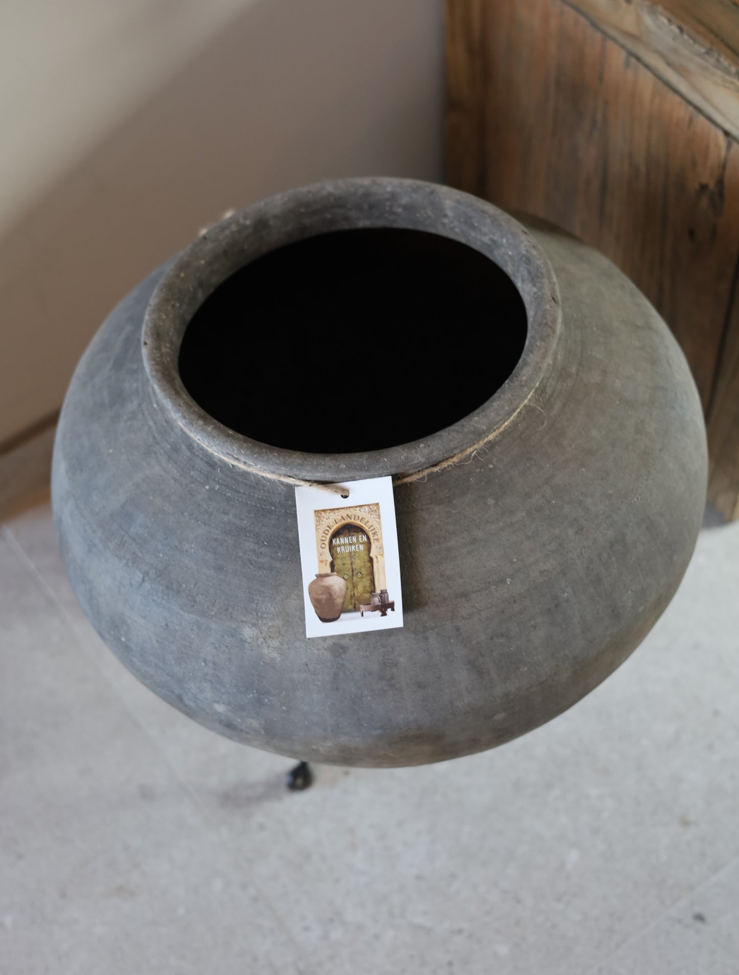 Kruik op statief  Nr6